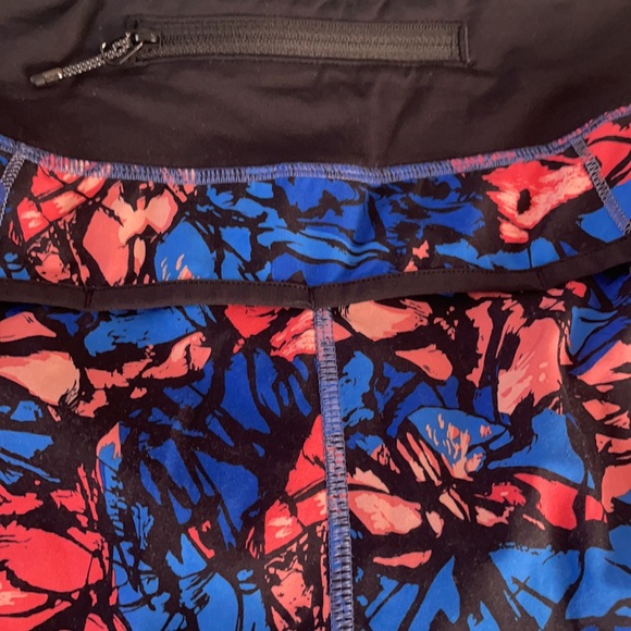 Lululemon shorts and matching sports bra - Picture 9 of 11